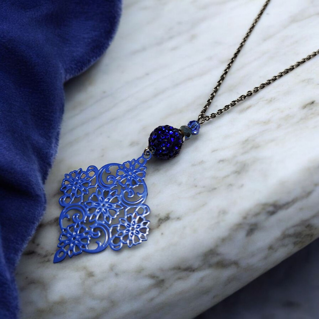 Collier acier inoxydable et cristal bleu foncé