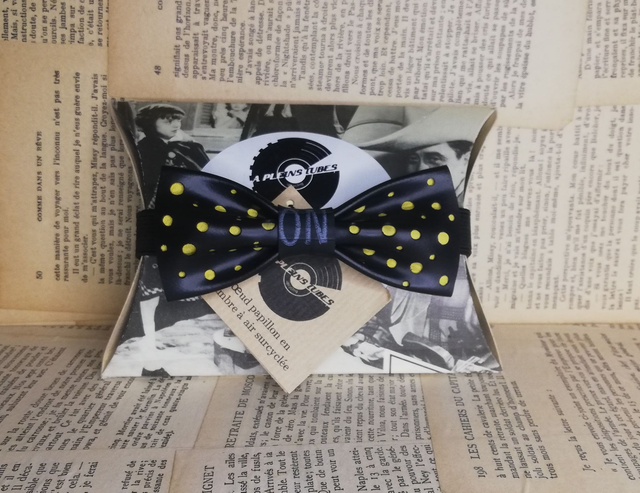 Noeud papillon chambre à air et chute de cuir.