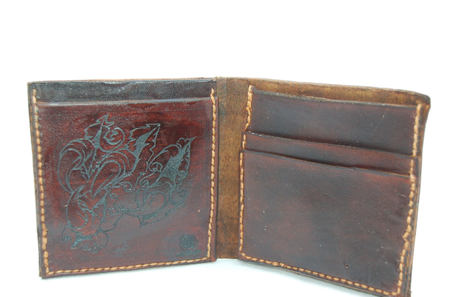 Portefeuille Cuir Gravé Aigle Crâne – Cuir Véritable Fait Main – Symbole Occulte &amp; Rock