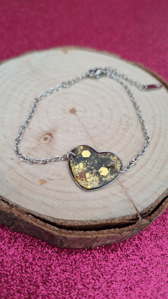Bracelet argenté cœur noir et paillettes dorées 