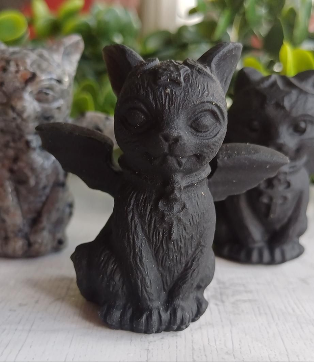 Malpus – Cat with Bat Wings Crystal Carving
Obsidian &amp; Yooperlite