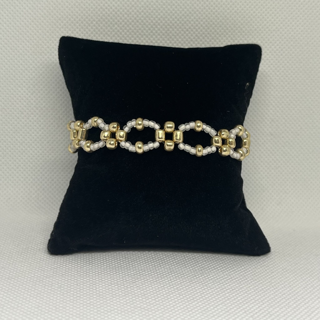 Bracelet élégant en perles rocailles blanc et or