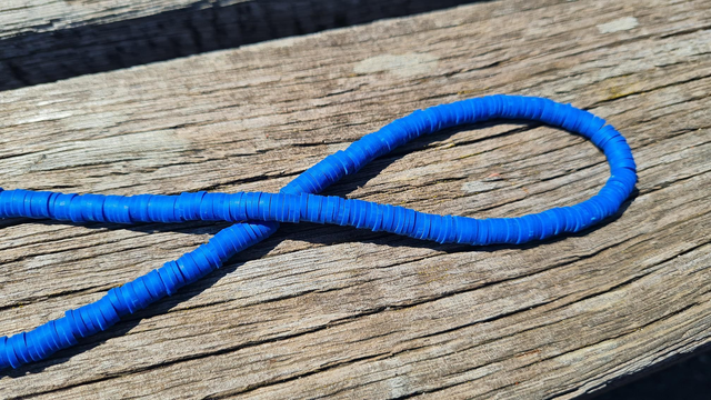 Perles heishi en perles polymère (Fimo) 6mm bleu roi