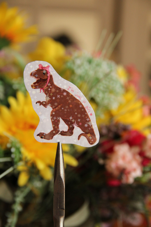 Sticker dinosaure t-rex  &quot;i&#039;m just a girl&quot;