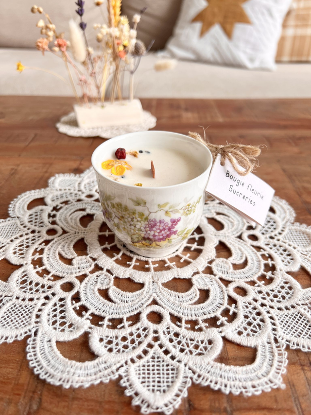✨ Bougie Sucreries - tasse à café "lilas"