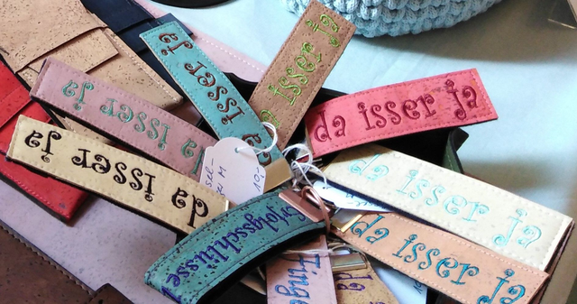 Schlüsselanhänger bestickt L