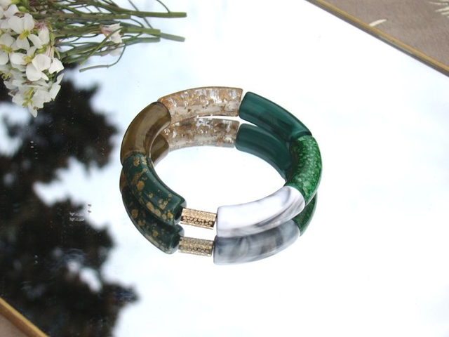 Bracelet perles tubes incurvées Chandra Panna feuille or