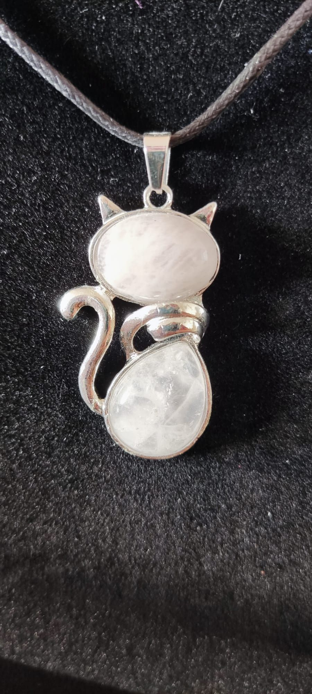 Pendentif chat en quartz rose