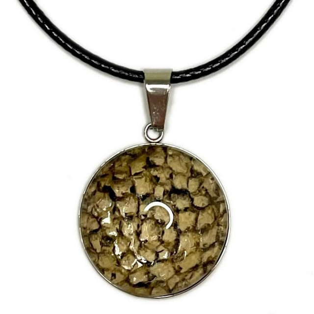 Halskette mit Cabochon, Zander-Leder-hell