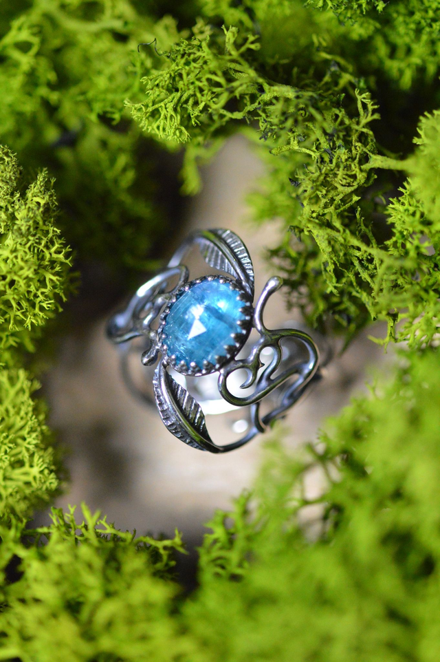 Bague Elfique - Cyanite bleu azur T55 à 63, feuilles simples