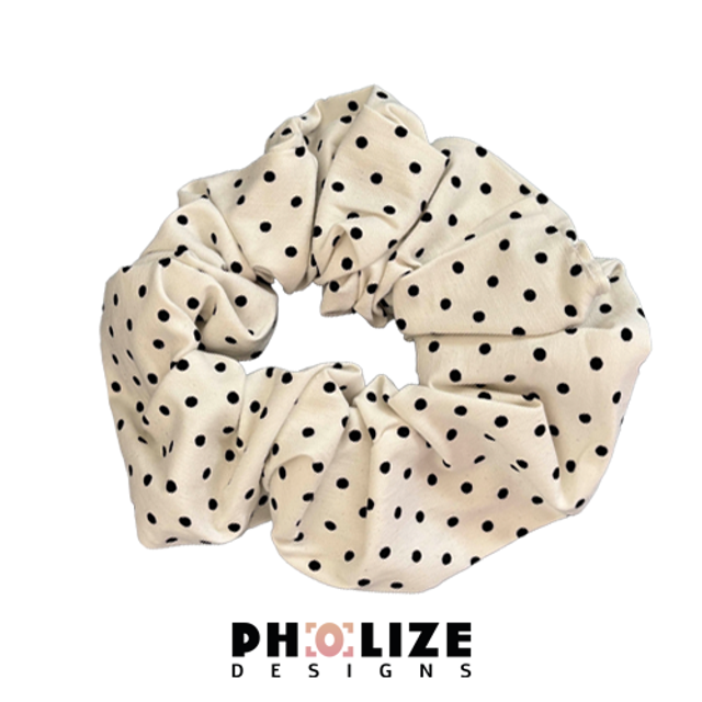 Black dotting scrunchie