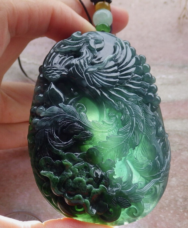 Pendentif en  jadéite vert Birmanie naturel certifié A phénix fleur 
