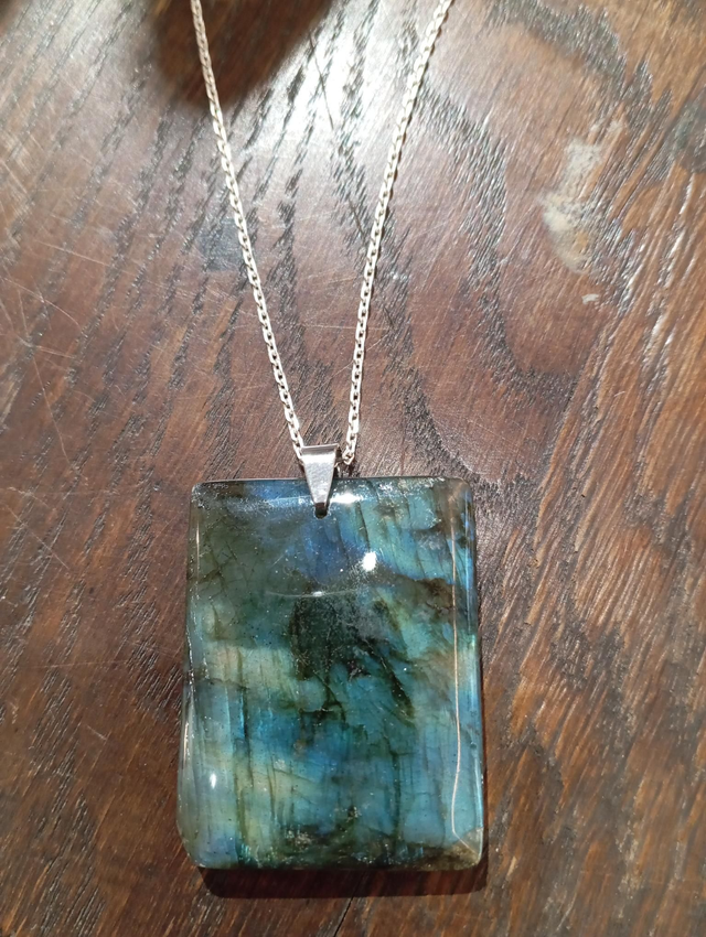 Pendentif pierre naturelle avec sa chaîne argent