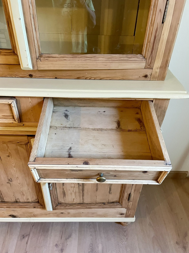 Vaisselier ou vitrine bibliothèque