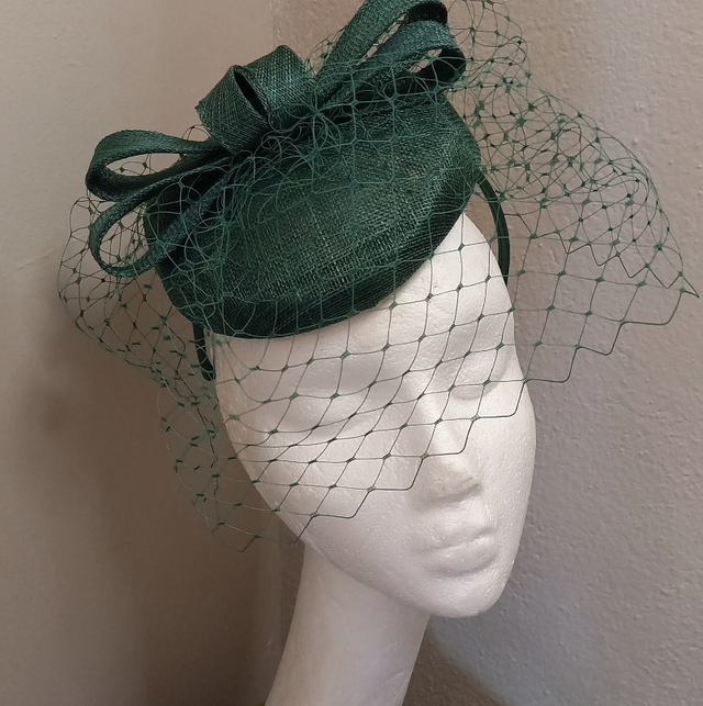 💚Emerald green pillbox headpiece 