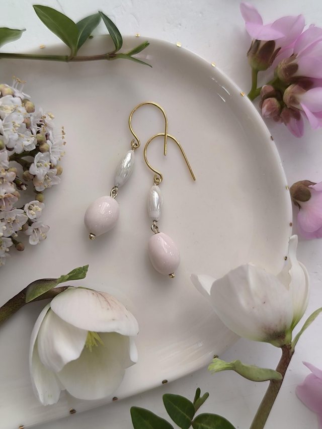 Long pearl earrings 