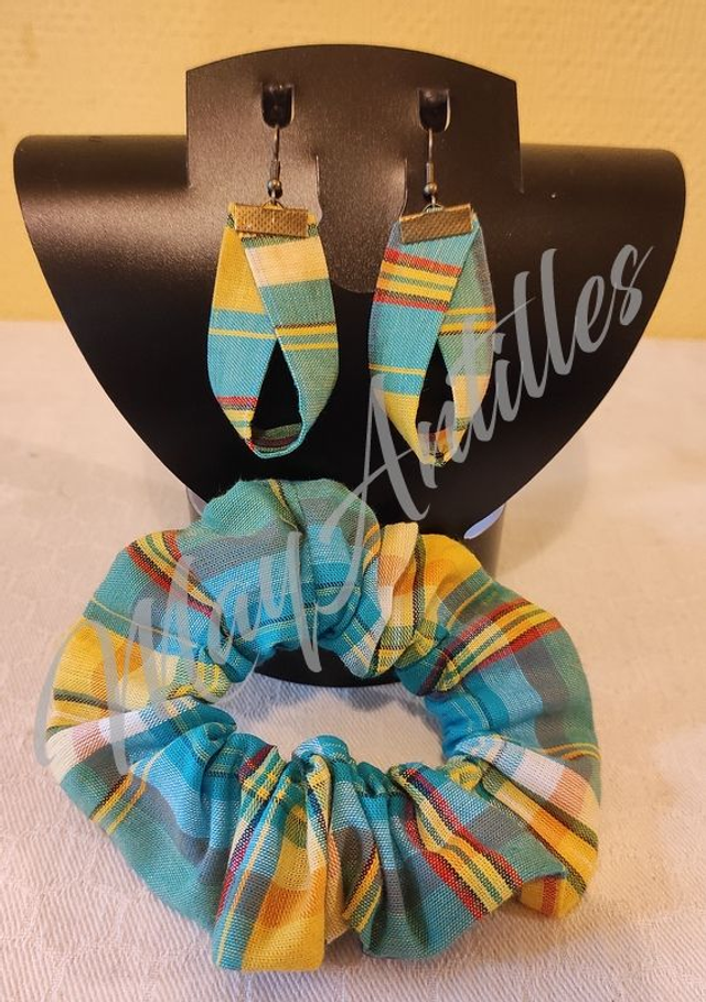 Parure chouchou et boucles d'oreilles assorties en madras 
