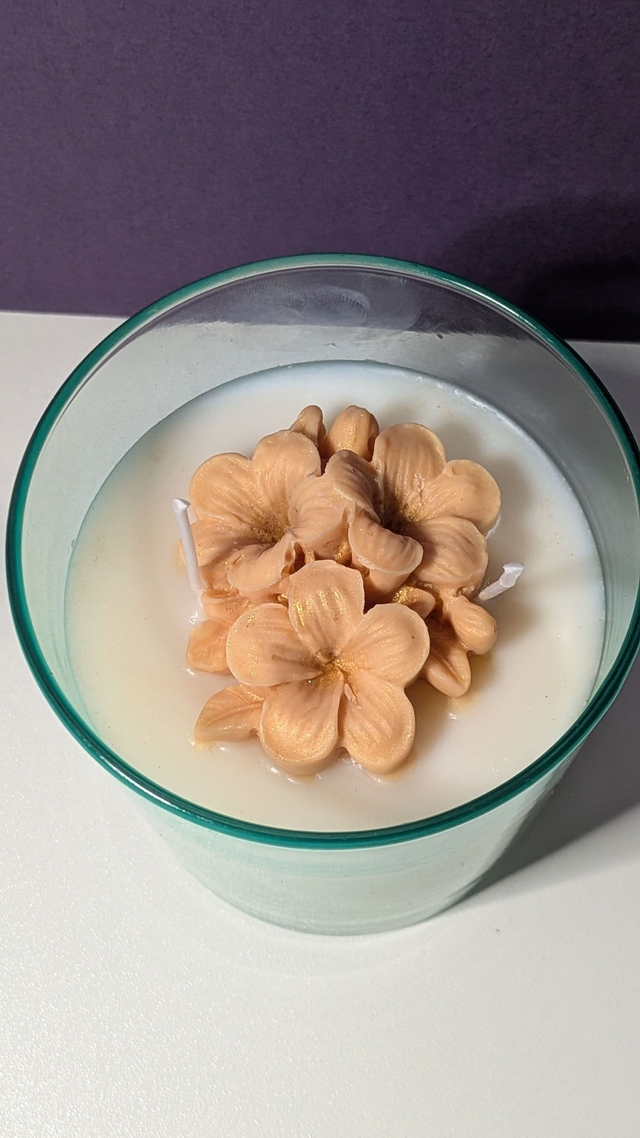 Bougie en verre vert – Fleur de Frangipanier parfum Citron vert