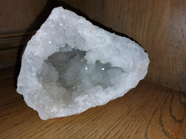 Quartz geode
