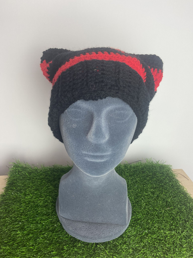 Cat beanie. Red and Black.