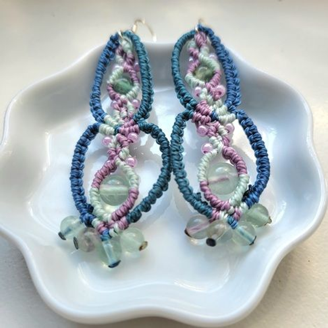 Kit Boucles d’oreilles Ylis Fluorine (micro-macramé fils mauve, vert)
