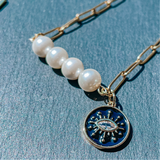 Perlengoldkette mit allsehendem Auge