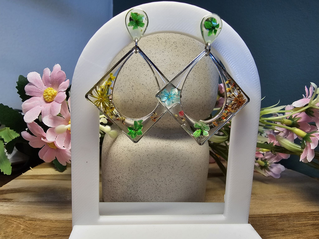 🌿boucles d&#039;oreilles  Larmes de Nature -&quot;Éclosion Intemporelle&quot;– La délicatesse d’une fleur éternelle 🌿