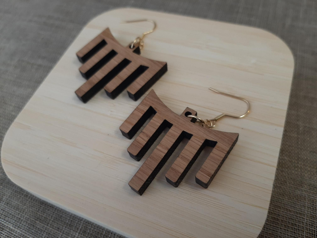 Petites boucles d&#039;oreilles &quot;cascade&quot; - chêne massif - Collection Apu