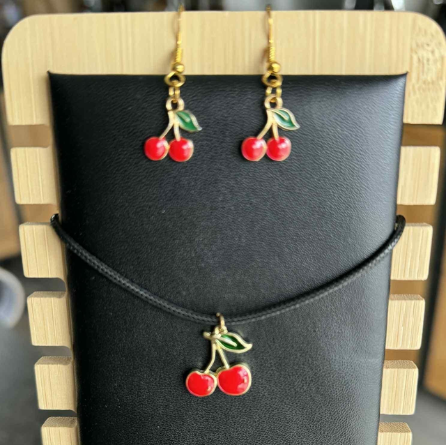 🍒 Parure Cerise Élégante – Collier &amp; Boucles d’Oreilles 🍒