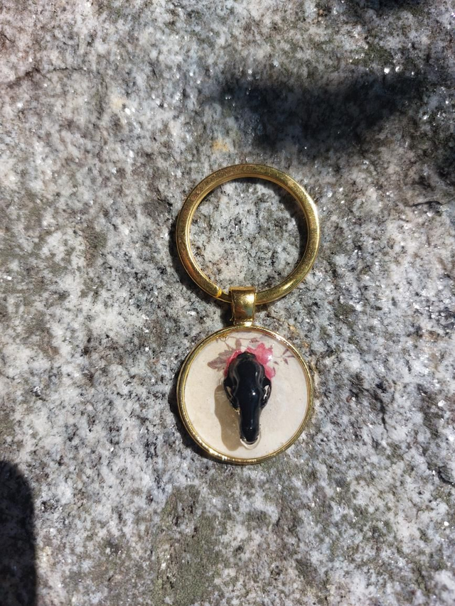 Porte clé crâne d&#039;ours doré 