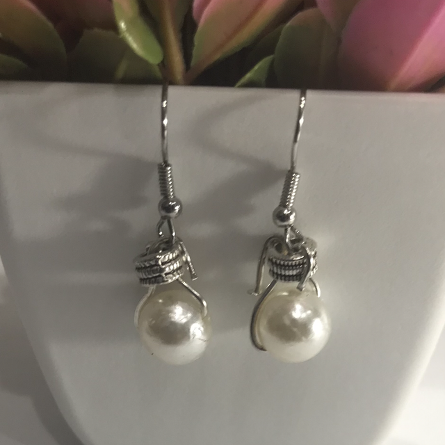 White Dangling Earrings- WDE12