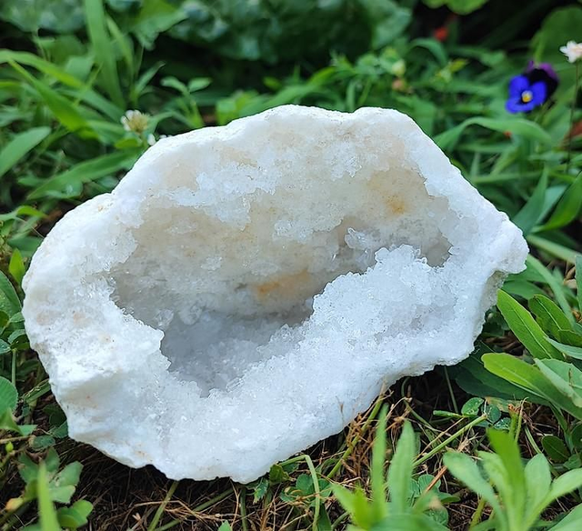 Géode Quartz env 15x12x08 cm