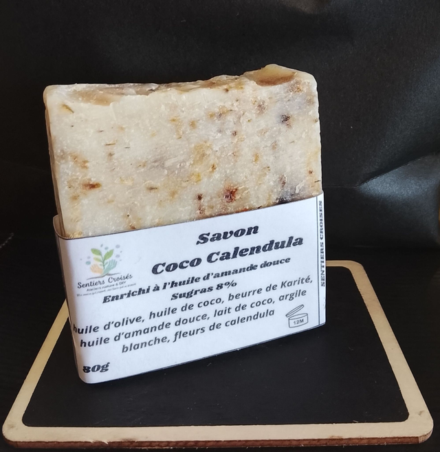 🌿 Savon Coco Calendula – 80 g  Enrichi à l’huile d’amande douce – Surgraissé à 8% Fabrication artisanale – Saponification à froid (SAF)