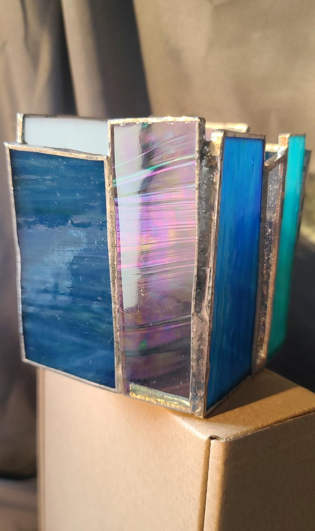 Bougeoir en verres opalescents en Tiffany. 