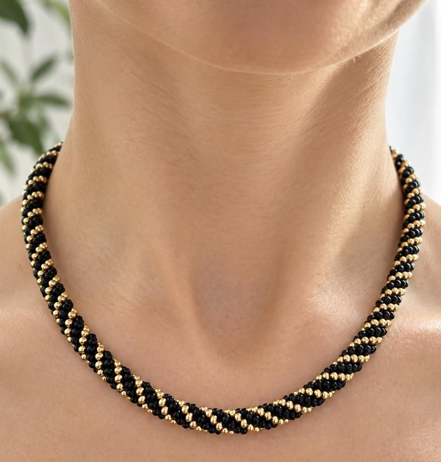 Collier spirale noir & or en perles Miyuki
