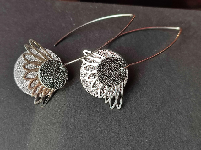 Dormeuses cuir argenté en acier inoxydable -sans nickel pièce unique 