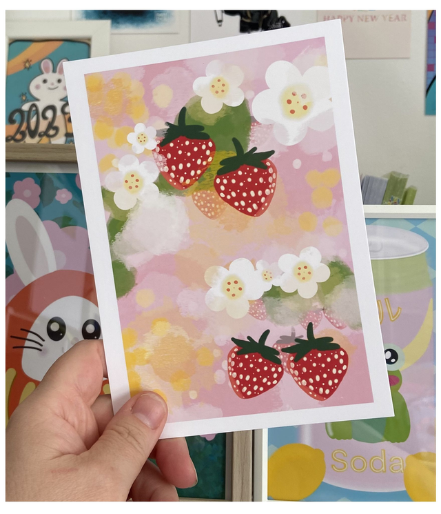 fraises et fleurs blanches