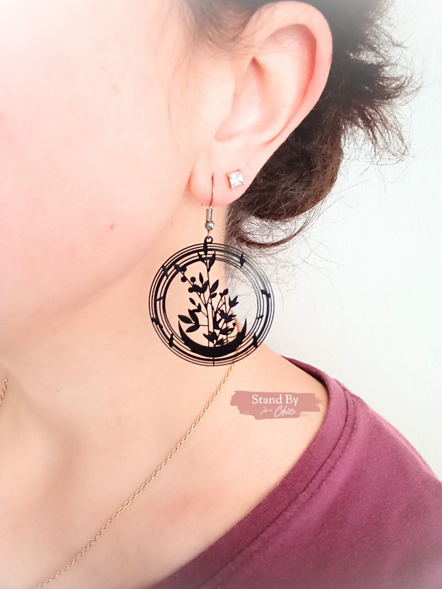 Boucles d'oreilles fantaisie rondes avec fleurs noires