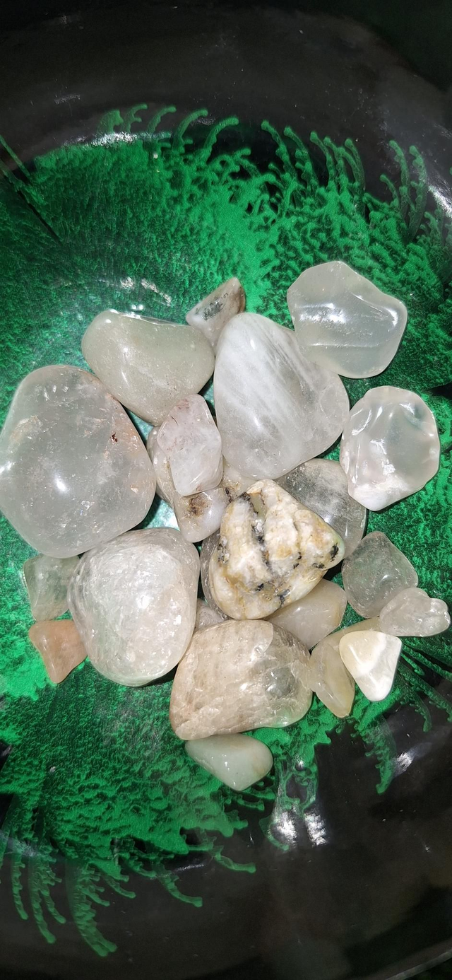 "Surprise me" quartz tumble necklace