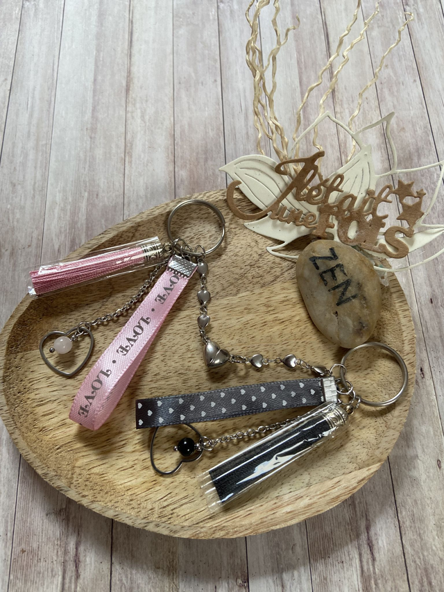 Porte clefs &quot;Couple&quot; en quartz rose et tourmaline noire
