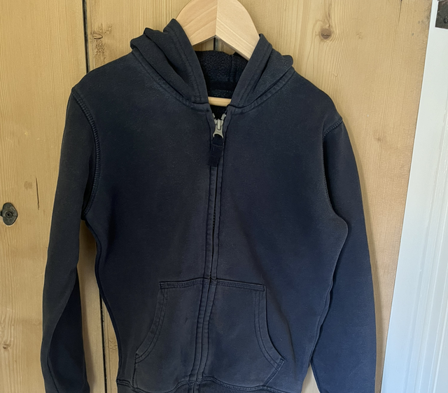 Navy zip hoodie 6-7 years