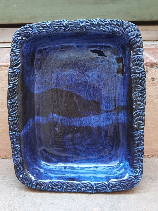 Plat rectangle bleu foncé