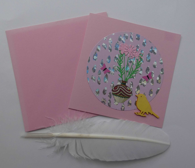 Le bouquet de fleurs et l'oiseau 