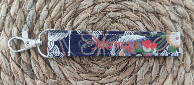 Porte clé maman bleu et rouge 