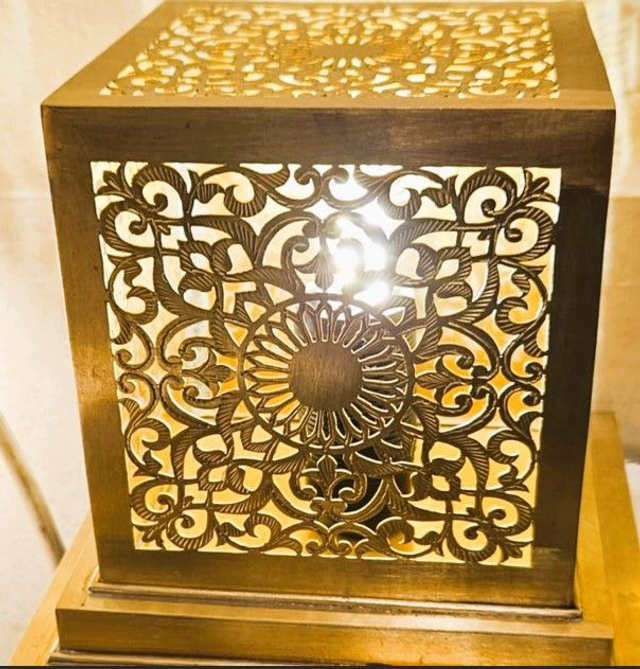 Lampe Marocaine Carrée ajourée en laiton, design oriental- faite 100% mains