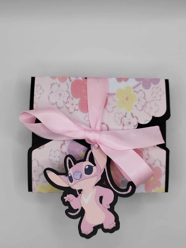 Boîte cadeau thème "Stitch" rose (fleurs)