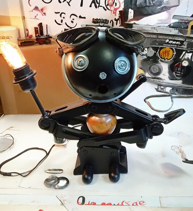 Porteur de Lumière - Lampe personnage esprit steampunk, vintage - Artisanat Français