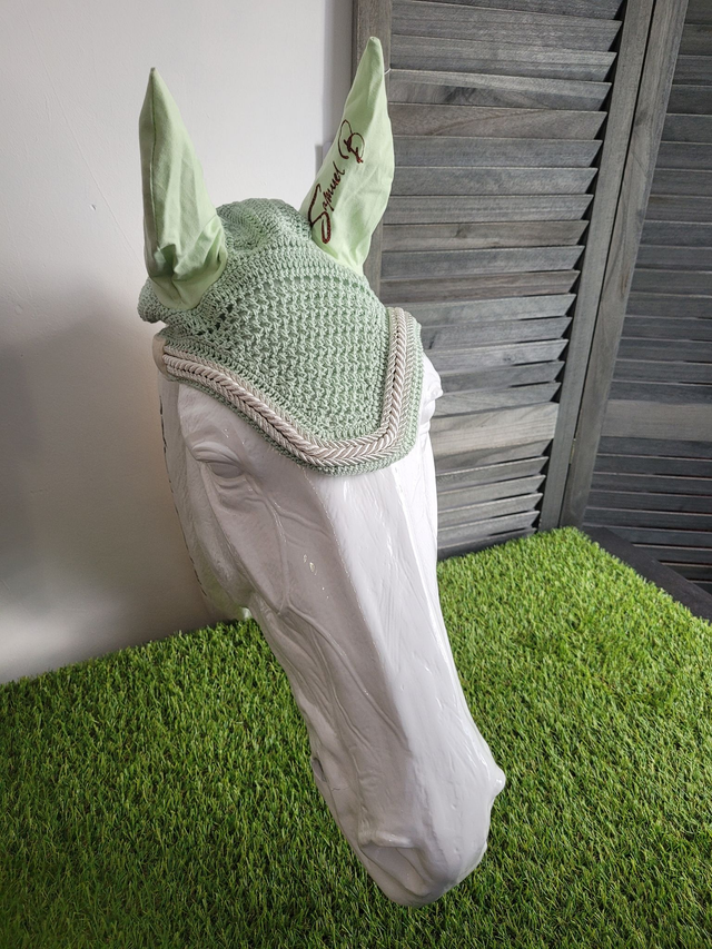  Bonnet pour cheval fait main en coton vert pâle (BN1) – Taille unique​