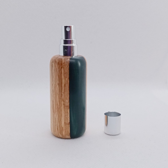 Atomiseur en Hêtre et résine verte