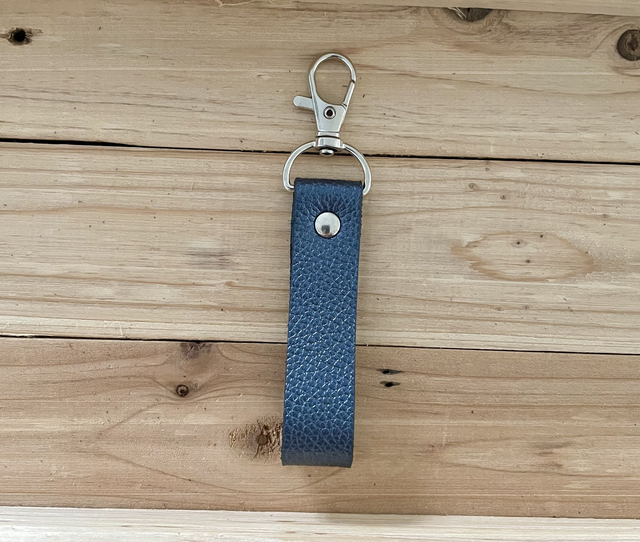 Porte-clefs bleu métallisé